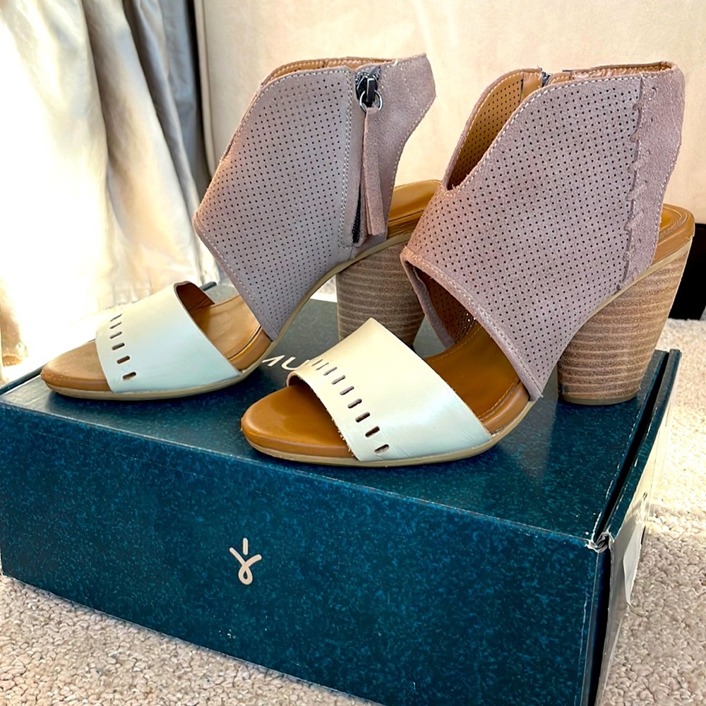 Emu Sarabah Sandal